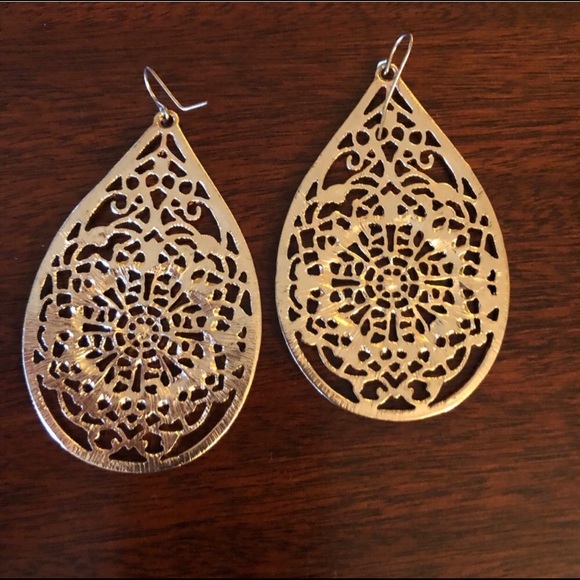 Earrings - Picture 6 of 7